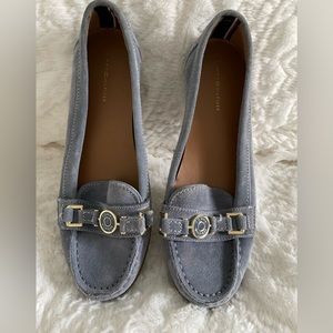 Tommy Hilfiger size 8 blue loafers